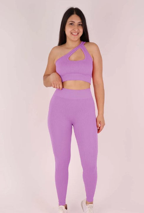 Conjunto peto cruzado y calza SculptFit.
